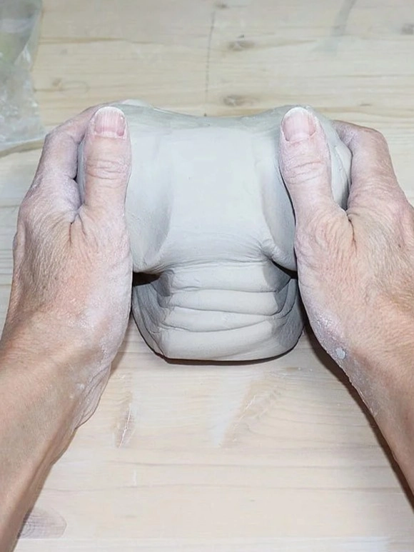 RamHeadWedging Ram's head wedging for pottery