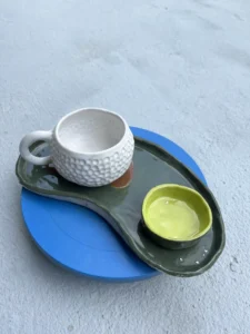 Ceramic golf mug with grassfield